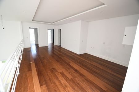 Casa de condomínio para alugar com 700m², 4 quartos e 6 vagasSala 2