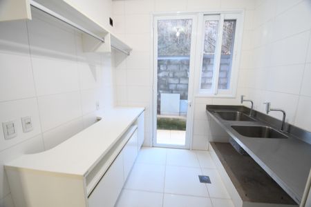 Casa de condomínio para alugar com 700m², 4 quartos e 6 vagasÁrea de Serviço