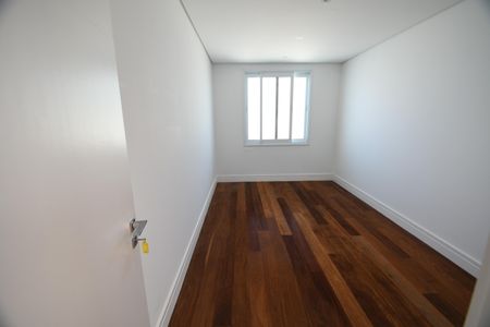Casa de condomínio para alugar com 700m², 4 quartos e 6 vagasCloset da suíte 1