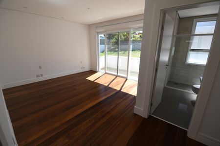 Casa de condomínio para alugar com 700m², 4 quartos e 6 vagasSuíte 2