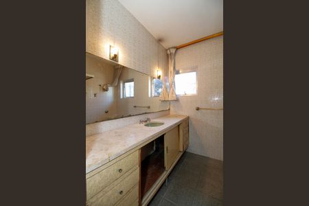 Casa à venda com 195m², 3 quartos e 2 vagasBanheiro da Suíte