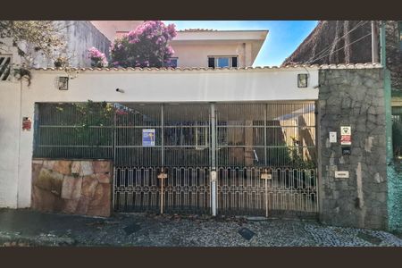 Casa à venda com 195m², 3 quartos e 2 vagasFachada
