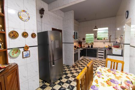 Casa à venda com 804m², 5 quartos e 1 vaga Casa à venda com 804m², 5 quartos e 1 vagaCozinha