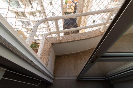 Apartamento à venda com 78m², 3 quartos e 2 vagasSacada do Quarto 1