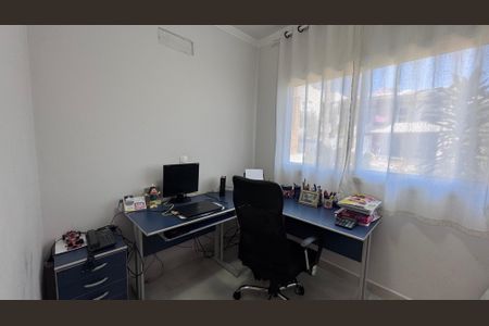 Casa de condomínio à venda com 311m², 4 quartos e 5 vagas Casa de condomínio à venda com 311m², 4 quartos e 5 vagasEscritório