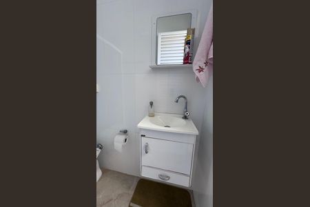 Casa de condomínio à venda com 311m², 4 quartos e 5 vagas Casa de condomínio à venda com 311m², 4 quartos e 5 vagasBanheiro de Serviço 1