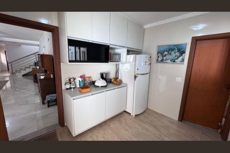 Casa de condomínio à venda com 311m², 4 quartos e 5 vagas Casa de condomínio à venda com 311m², 4 quartos e 5 vagasCozinha