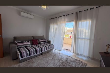 Casa de condomínio à venda com 311m², 4 quartos e 5 vagas Casa de condomínio à venda com 311m², 4 quartos e 5 vagasSala de TV