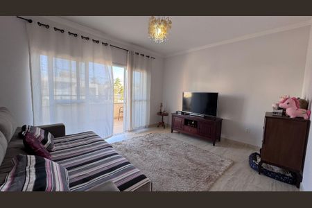 Casa de condomínio à venda com 311m², 4 quartos e 5 vagas Casa de condomínio à venda com 311m², 4 quartos e 5 vagasSala de TV