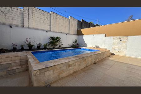 Casa de condomínio à venda com 311m², 4 quartos e 5 vagas Casa de condomínio à venda com 311m², 4 quartos e 5 vagasPiscina