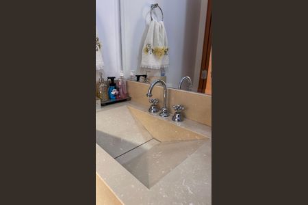 Casa de condomínio à venda com 311m², 4 quartos e 5 vagas Casa de condomínio à venda com 311m², 4 quartos e 5 vagasLavabo