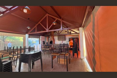 Casa de condomínio à venda com 311m², 4 quartos e 5 vagas Casa de condomínio à venda com 311m², 4 quartos e 5 vagasÁrea comum - Churrasqueira