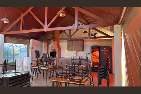 Casa de condomínio à venda com 311m², 4 quartos e 5 vagas Casa de condomínio à venda com 311m², 4 quartos e 5 vagasÁrea comum - Churrasqueira