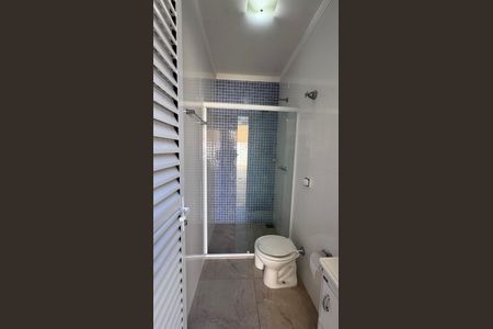 Casa de condomínio à venda com 311m², 4 quartos e 5 vagas Casa de condomínio à venda com 311m², 4 quartos e 5 vagasBanheiro de Serviço 1