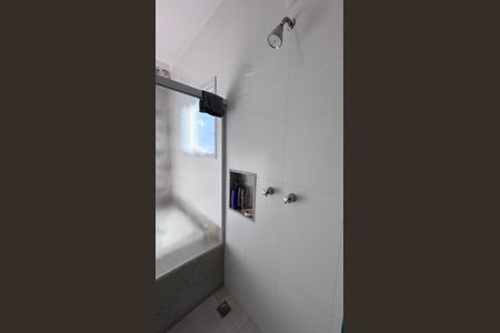 Casa de condomínio à venda com 311m², 4 quartos e 5 vagas Casa de condomínio à venda com 311m², 4 quartos e 5 vagasBanheiro da Suíte 3