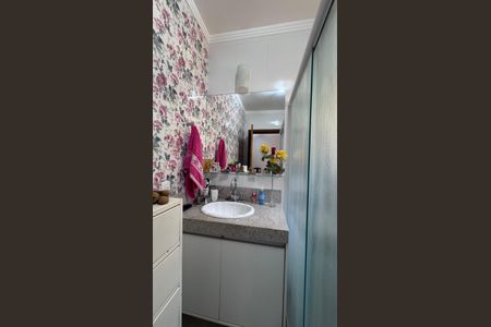 Casa de condomínio à venda com 311m², 4 quartos e 5 vagas Casa de condomínio à venda com 311m², 4 quartos e 5 vagasBanheiro da Suíte 1