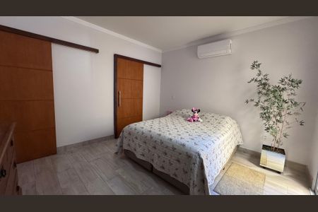 Casa de condomínio à venda com 311m², 4 quartos e 5 vagas Casa de condomínio à venda com 311m², 4 quartos e 5 vagasSuíte 2