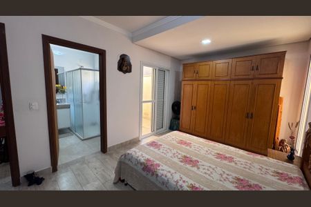 Casa de condomínio à venda com 311m², 4 quartos e 5 vagas Casa de condomínio à venda com 311m², 4 quartos e 5 vagasSuíte 1