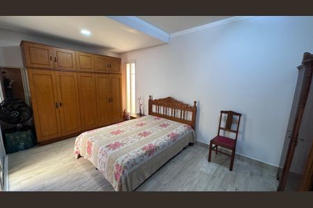 Casa de condomínio à venda com 311m², 4 quartos e 5 vagas Casa de condomínio à venda com 311m², 4 quartos e 5 vagasSuíte 1