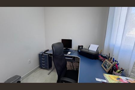 Casa de condomínio à venda com 311m², 4 quartos e 5 vagas Casa de condomínio à venda com 311m², 4 quartos e 5 vagasEscritório