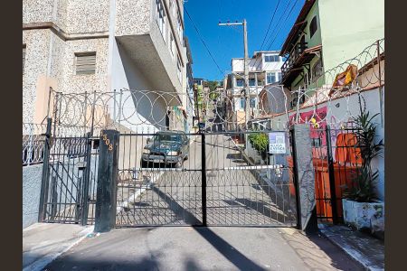 Casa de condomínio à venda com 65m², 1 quarto e sem vaga Casa de condomínio à venda com 65m², 1 quarto e sem vagaFachada