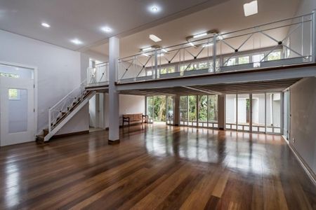 Casa para alugar com 800m², 4 quartos e 6 vagas