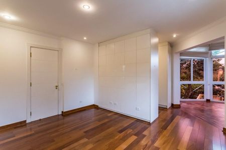 Casa para alugar com 800m², 4 quartos e 6 vagas