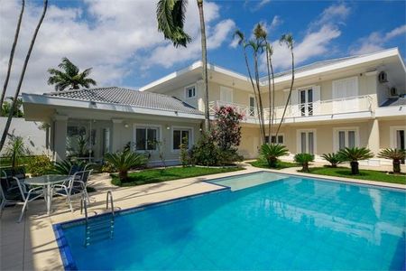 Casa à venda com 820m², 4 quartos e 6 vagas