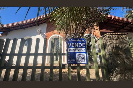 Casa à venda com 400m², 3 quartos e 5 vagasFachada e Placa