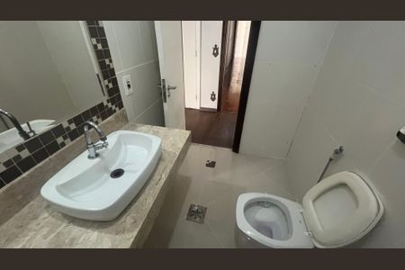 Casa à venda com 400m², 3 quartos e 5 vagasBanheiro da Suíte 1