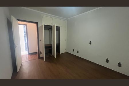 Casa à venda com 400m², 3 quartos e 5 vagasSuíte 2