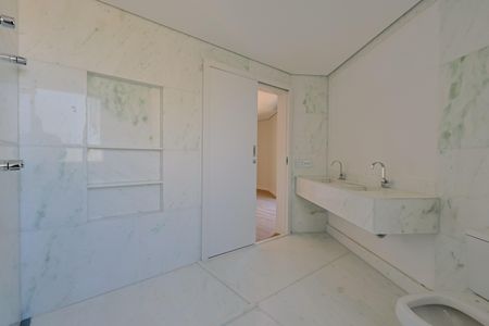 Apartamento à venda com 186m², 4 quartos e 3 vagasBanheiro da Suíte 4