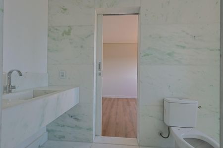 Apartamento à venda com 186m², 4 quartos e 3 vagasBanheiro das Suítes 2 e 3