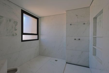 Apartamento à venda com 186m², 4 quartos e 3 vagasBanheiro da Suíte 4