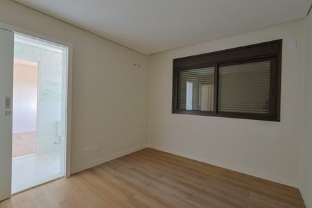 Apartamento à venda com 186m², 4 quartos e 3 vagasSuíte 2