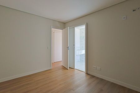 Apartamento à venda com 186m², 4 quartos e 3 vagasSuíte 2