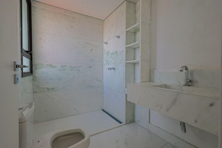 Apartamento à venda com 186m², 4 quartos e 3 vagasBanheiro da Suíte 1