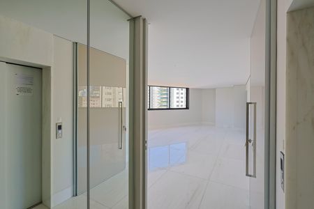 Apartamento à venda com 186m², 4 quartos e 3 vagasEntrada