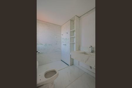 Apartamento à venda com 186m², 4 quartos e 3 vagasBanheiro da Suíte 1