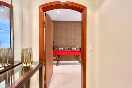 Apartamento à venda com 225m², 3 quartos e 3 vagas Apartamento à venda com 225m², 3 quartos e 3 vagasHall privativo