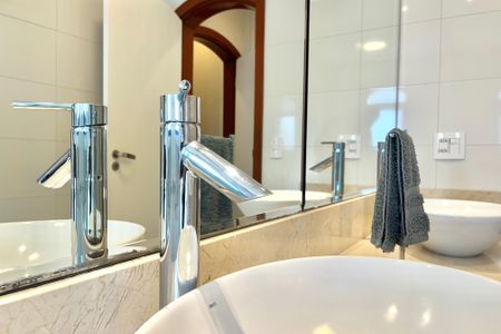 Apartamento à venda com 225m², 3 quartos e 3 vagas Apartamento à venda com 225m², 3 quartos e 3 vagasBanheiro da Suíte