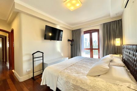 Apartamento à venda com 225m², 3 quartos e 3 vagas Apartamento à venda com 225m², 3 quartos e 3 vagasSuíte