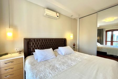 Apartamento à venda com 225m², 3 quartos e 3 vagas Apartamento à venda com 225m², 3 quartos e 3 vagasSuíte