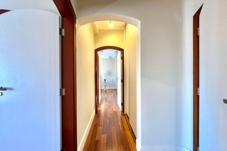 Apartamento à venda com 225m², 3 quartos e 3 vagas Apartamento à venda com 225m², 3 quartos e 3 vagasCorredor