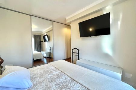 Apartamento à venda com 225m², 3 quartos e 3 vagas Apartamento à venda com 225m², 3 quartos e 3 vagasSuíte