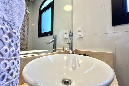 Apartamento à venda com 225m², 3 quartos e 3 vagas Apartamento à venda com 225m², 3 quartos e 3 vagasBanheiro da Suíte 2