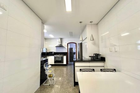 Apartamento à venda com 225m², 3 quartos e 3 vagas Apartamento à venda com 225m², 3 quartos e 3 vagasCozinha
