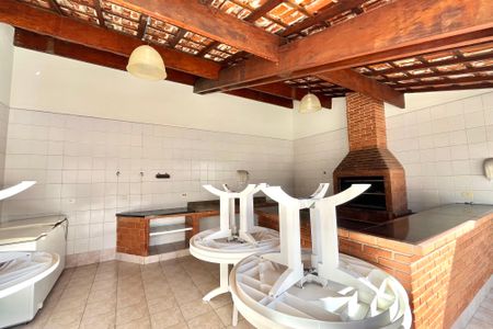 Apartamento à venda com 225m², 3 quartos e 3 vagas Apartamento à venda com 225m², 3 quartos e 3 vagasÁrea comum - Churrasqueira