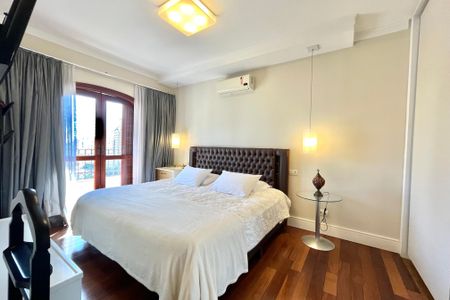 Apartamento à venda com 225m², 3 quartos e 3 vagas Apartamento à venda com 225m², 3 quartos e 3 vagasSuíte