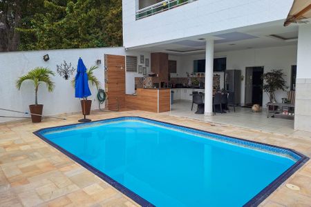 Casa de condomínio à venda com 360m², 6 quartos e 5 vagas Casa de condomínio à venda com 360m², 6 quartos e 5 vagasQuintal